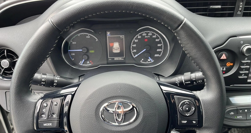 Toyota Yaris cena 67900 przebieg: 89056, rok produkcji 2018 z Ryn małe 254